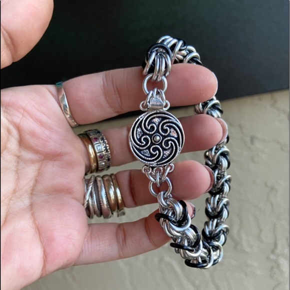 Celtic chain bracelet . handcrafted silver & black maille bizantine links - Picture 12 of 16